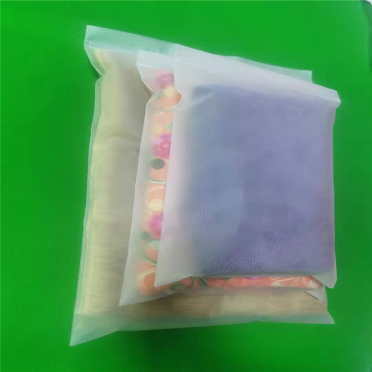 In-Stock Matte Self-Sealing Storage Bags - Plastic Bone Bags for Clothing Packaging